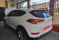 Selling White Hyundai Tucson 2016 in Magalang-1
