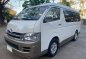 Selling White Toyota Hiace 2010 in Quezon -1