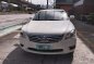 Selling Pearl White Toyota Camry 2010 in Quezon City-3