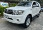 Selling White Toyota Fortuner 2009 in Manila-1