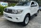 Selling White Toyota Fortuner 2009 in Manila-3