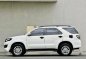 Selling White Toyota Fortuner 2012 in Makati-7