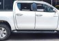 Selling Pearl White Toyota Hilux 2019 in Pasig-9