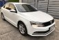 Purple Volkswagen Jetta 2016 for sale in Manual-0