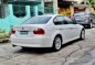 Selling White Bmw 320I 2008 in Bacoor-5