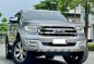 Selling White Ford Everest 2017 in Makati-1