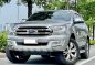 Selling White Ford Everest 2017 in Makati-2