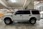 Selling White Ford Everest 2015 in Makati-4