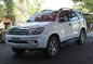 Selling White Toyota Fortuner 2009 in Manila-8