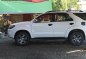 Selling White Toyota Fortuner 2009 in Manila-9
