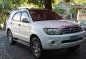 Selling White Toyota Fortuner 2009 in Manila-1