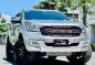 Selling White Ford Everest 2017 in Makati-1