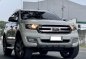 Selling White Ford Everest 2016 in Makati-1