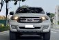 Selling White Ford Everest 2016 in Makati-0