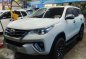 Selling White Toyota Fortuner 2017 in Manila-2