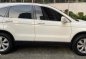 Selling White Honda Cr-V 2010 in Mandaluyong-3