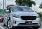 White Kia Carnival 2016 for sale in Makati-7