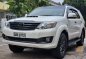 Selling White Toyota Fortuner 2015 in Manila-2