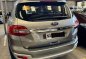 White Ford Everest 2018 for sale in Automatic-7