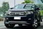 Selling White Ford Everest 2016 in Makati-0