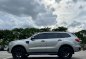 Selling White Ford Everest 2017 in Makati-5