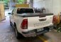 Selling White Toyota Hilux 2017 in Quezon City-2