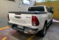 Selling White Toyota Hilux 2017 in Quezon City-4