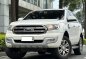 Selling White Ford Everest 2018 in Makati-1