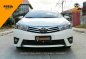 Selling Pearl White Toyota Corolla altis 2017 in Manila-5