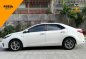 Selling Pearl White Toyota Corolla altis 2017 in Manila-9