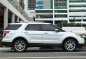 Selling White Ford Explorer 2013 in Makati-3