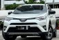 Selling White Toyota Rav4 2018 in Makati-1