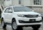 Selling White Toyota Fortuner 2012 in Makati-0
