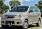 Selling White Toyota Avanza 2009 in Makati-5