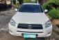 Selling White Toyota Rav4 2011 in Quezon City-2