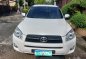 Selling White Toyota Rav4 2011 in Quezon City-9