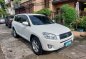 Selling White Toyota Rav4 2011 in Quezon City-8