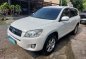 Selling White Toyota Rav4 2011 in Quezon City-1