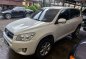 Selling White Toyota Rav4 2011 in Quezon City-2