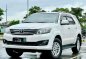 Selling White Toyota Fortuner 2012 in Makati-2