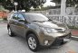 Selling Gold Toyota Rav4 2014 SUV / MPV at 8000 in Manila-6