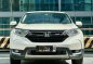 Selling White Honda Cr-V 2018 in Makati-1