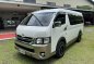 Selling White Toyota Hiace 2017 in Manila-7