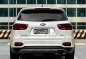 Selling White Kia Sorento 2018 in Makati-9