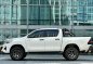 Selling White Toyota Hilux 2019 in Makati-2