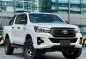 Selling White Toyota Hilux 2019 in Makati-0