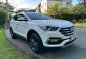 White Hyundai Santa Fe 2017 for sale in -5