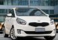 Selling White Kia Carens 2015 in Makati-0