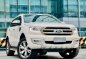 White Ford Everest 2018 for sale in Makati-2