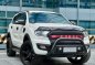 Selling White Ford Everest 2016 in Makati-0